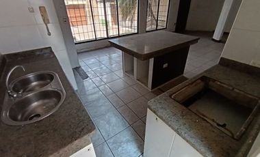 Casa rentera de venta en Álamos Norte, conjunto cerrado, 4 parqueos.
