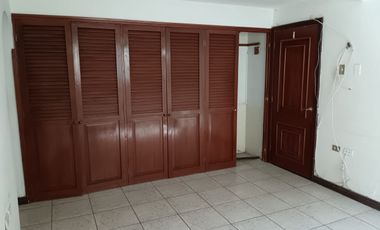 Casa rentera de venta en Álamos Norte, conjunto cerrado, 4 parqueos.