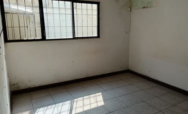 Casa rentera de venta en Álamos Norte, conjunto cerrado, 4 parqueos.