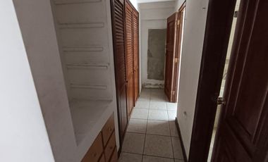 Casa rentera de venta en Álamos Norte, conjunto cerrado, 4 parqueos.