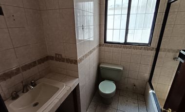 Casa rentera de venta en Álamos Norte, conjunto cerrado, 4 parqueos.