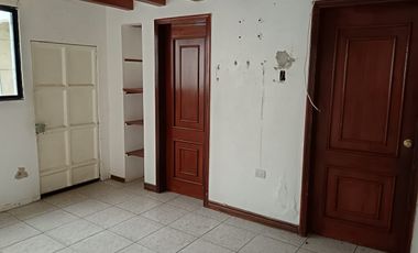 Casa rentera de venta en Álamos Norte, conjunto cerrado, 4 parqueos.