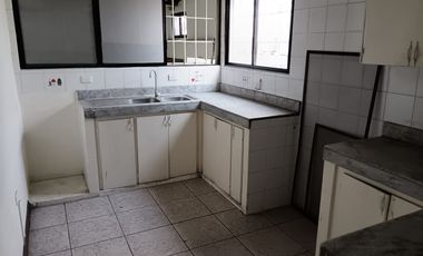 Casa rentera de venta en Álamos Norte, conjunto cerrado, 4 parqueos.