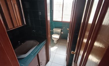 Casa rentera de venta en Álamos Norte, conjunto cerrado, 4 parqueos.