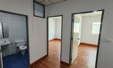 Fully Renovated ! ! !  2-Story Townhouse for Sale – Baan Fah Rangsit, Khlong 4 Land Size: 24 sq.w. | Usable Area: 120 sq.m. Ready to move in! Surround