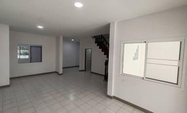 Fully Renovated ! ! !  2-Story Townhouse for Sale – Baan Fah Rangsit, Khlong 4 Land Size: 24 sq.w. | Usable Area: 120 sq.m. Ready to move in! Surround