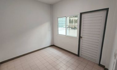 Fully Renovated ! ! !  2-Story Townhouse for Sale – Baan Fah Rangsit, Khlong 4 Land Size: 24 sq.w. | Usable Area: 120 sq.m. Ready to move in! Surround