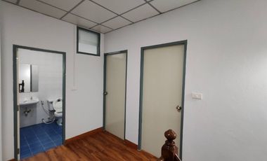Fully Renovated ! ! !  2-Story Townhouse for Sale – Baan Fah Rangsit, Khlong 4 Land Size: 24 sq.w. | Usable Area: 120 sq.m. Ready to move in! Surround