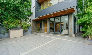 7BR HOUSE & LOT; MULTINATIONAL VILLAGE - PARANAQUE CITY - FOR SALE / FOR RENT
