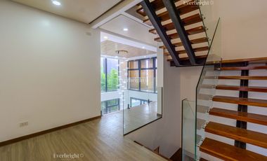 7BR HOUSE & LOT; MULTINATIONAL VILLAGE - PARANAQUE CITY - FOR SALE / FOR RENT