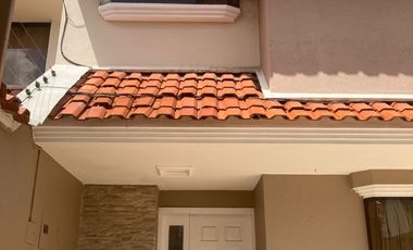 Casa de 5 dormitorios en venta entre la Av. Loja y Av. Remigio Crespo