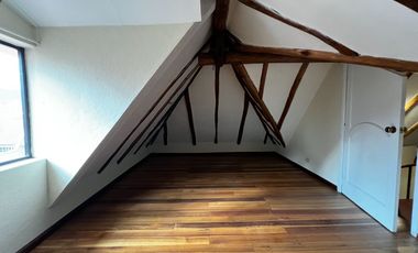 Casa de 5 dormitorios en venta entre la Av. Loja y Av. Remigio Crespo