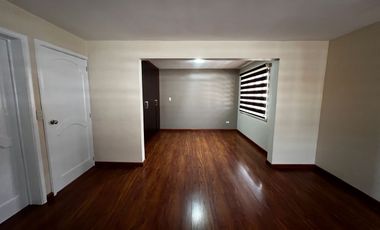 Casa de 5 dormitorios en venta entre la Av. Loja y Av. Remigio Crespo