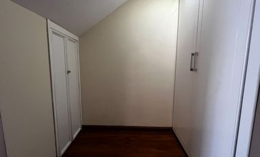Casa de 5 dormitorios en venta entre la Av. Loja y Av. Remigio Crespo