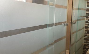 Casa de 5 dormitorios en venta entre la Av. Loja y Av. Remigio Crespo
