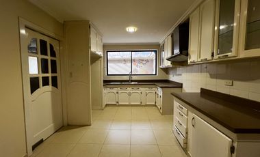 Casa de 5 dormitorios en venta entre la Av. Loja y Av. Remigio Crespo