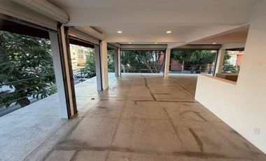 Local comercial en  esquina PLANTA ALTA