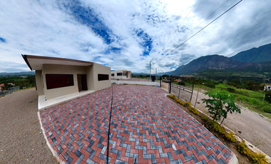 SE VENDE CASA VACACIONAL POR ESTRENAR, EN ZONA PRIVILEGIADA DE YUNGUILLA