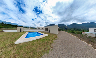 SE VENDE CASA VACACIONAL POR ESTRENAR, EN ZONA PRIVILEGIADA DE YUNGUILLA