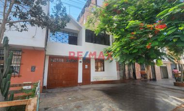 Casa En Venta – Avenida Comercial, Urb. Manuel Arévalo- 160 M2 - $110,000