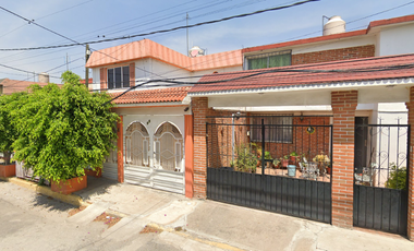 ¡gran Oportunidad! Casa En Venta En Bosques De Ecatepec. Excelente Ubicación, Alta Plusvalía, Amplios Espacios Y Precio Inigualable. - SK10