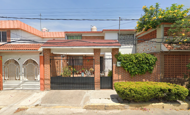 ¡gran Oportunidad! Casa En Venta En Bosques De Ecatepec. Excelente Ubicación, Alta Plusvalía, Amplios Espacios Y Precio Inigualable. - SK10