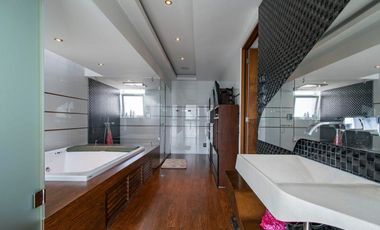 Venta de Residencia en Bosque Real junto al campo de golf,  5 habitaciones