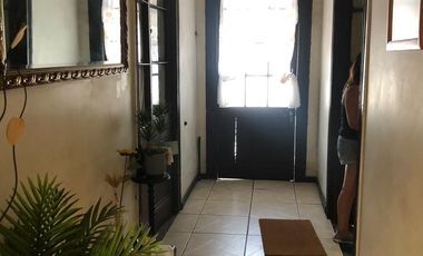 Se arrienda esta amplia casa remodelada ubicada en la calle Lord Cochrane con Av Matta Sur, ideal uso familiar o comercial.