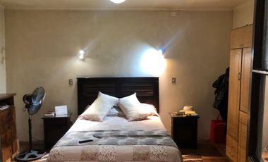 Se arrienda esta amplia casa remodelada ubicada en la calle Lord Cochrane con Av Matta Sur, ideal uso familiar o comercial.