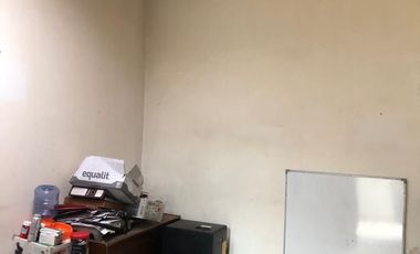 Se arrienda esta amplia casa remodelada ubicada en la calle Lord Cochrane con Av Matta Sur, ideal uso familiar o comercial.