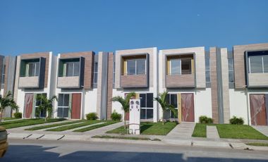 VENDO CASA EN PUENTE MORENO