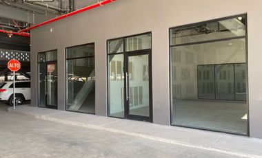Se Renta Local Comercial en Calzada Urban Center
