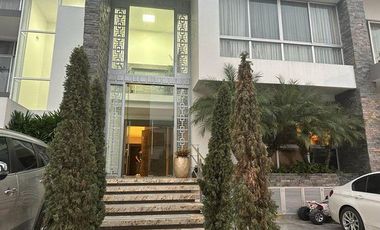 LUJOSO DEPARTAMENTO AMOBLADO COMPLETAMENTE  EN PB.