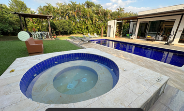 Casa de revista en el condominio casa de campo en Restrepo