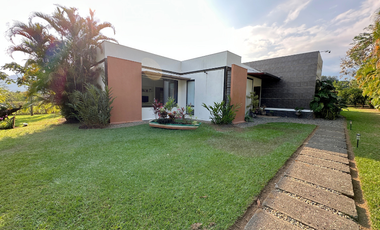 Casa de revista en el condominio casa de campo en Restrepo