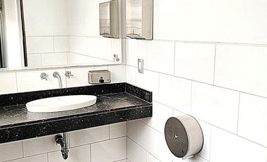 ¡Exclusiva Casa de Dos Pisos en Palermo con Amplio Espacio y Seguridad!