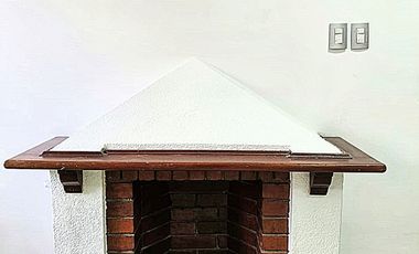 ¡Exclusiva Casa de Dos Pisos en Palermo con Amplio Espacio y Seguridad!