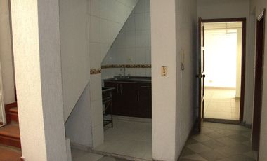 ¡Exclusiva Casa de Dos Pisos en Palermo con Amplio Espacio y Seguridad!