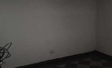 ¡Exclusiva Casa de Dos Pisos en Palermo con Amplio Espacio y Seguridad!