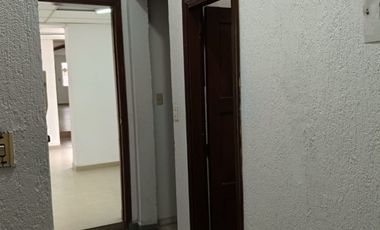 ¡Exclusiva Casa de Dos Pisos en Palermo con Amplio Espacio y Seguridad!