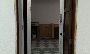 ¡Exclusiva Casa de Dos Pisos en Palermo con Amplio Espacio y Seguridad!