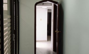 ¡Exclusiva Casa de Dos Pisos en Palermo con Amplio Espacio y Seguridad!