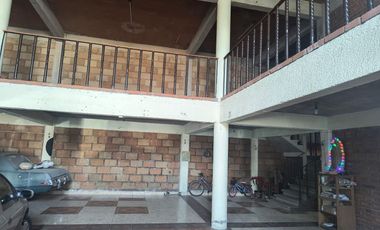 EDIFICIO EN VENTA EN TOLUCA, 1000 METROS CONSTRUCCIÓN INCLUYE 2 DEPARTAMENTOS 9 MILLONES EJIDO