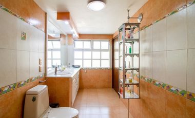 Se vende casa en excelente estado y amplia
