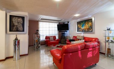 Se vende casa en excelente estado y amplia