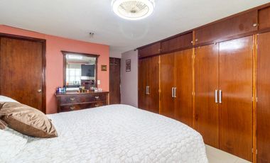 Se vende casa en excelente estado y amplia
