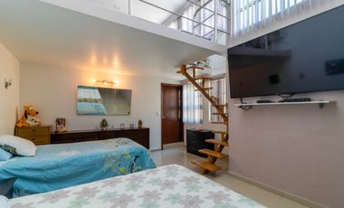 Se vende casa en excelente estado y amplia