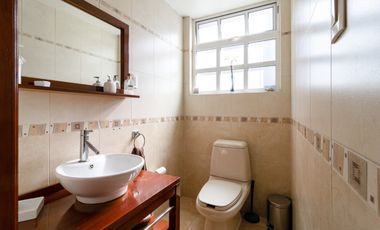 Se vende casa en excelente estado y amplia