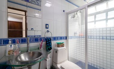 Se vende casa en excelente estado y amplia