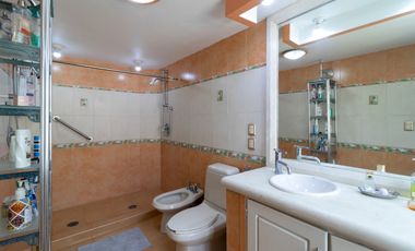 Se vende casa en excelente estado y amplia